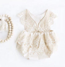 Cargar imagen en el visor de la galería, Lace romper baby
